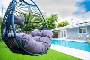 Comfort Room | View from room - Cozy Villa Grill Mini Golf Pool (North Miami Beach)