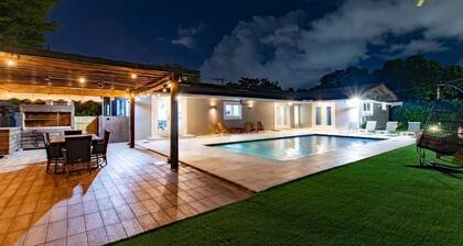 Cozy Villa Grill Mini Golf Pool