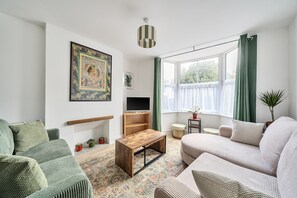 Living area - Three bed house (sleeps 6) only 235m to the beach (Sidmouth)