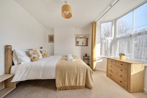 3 slaapkamers, een strijkplank/strijkijzer, wifi, beddengoed