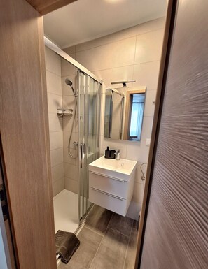 Shower, hair dryer, towels, toilet paper - Apartment Nikolina 1 with Sea View (Supetarska Draga)
