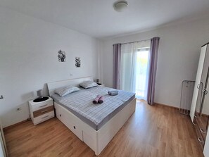 2 bedrooms, iron/ironing board, free WiFi, bed sheets - Apartment Nikolina 2 with Sea View (Supetarska Draga)