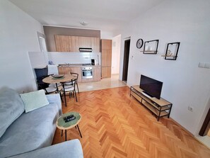 TV - Apartment Nikolina 3 with Sea View (Supetarska Draga)