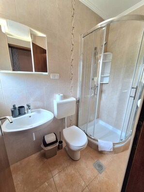 Shower, hair dryer, towels, toilet paper - Apartment Nikolina 4 with Sea View (Supetarska Draga)