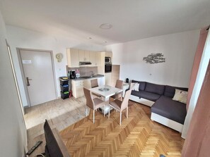 TV - Apartment Nikolina 4 with Sea View (Supetarska Draga)