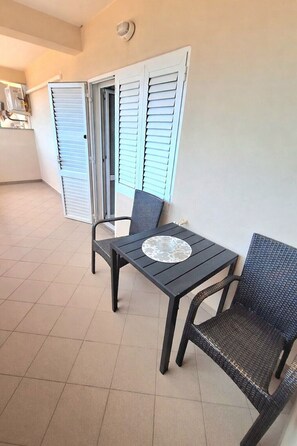 Outdoor dining - Apartment Nikolina 4 with Sea View (Supetarska Draga)