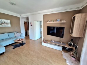 TV - Apartment Nikolina 6 with Sea View (Supetarska Draga)