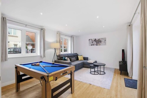 3-Bed House with Parking | Ideal for Contractors