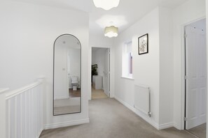 Interior - 3-Bed House with Parking | Ideal for Contractors (Aylesbury)