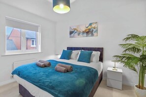 3 bedrooms, desk, iron/ironing board, free WiFi