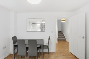 Dining - 3-Bed House with Parking | Ideal for Contractors (Aylesbury)