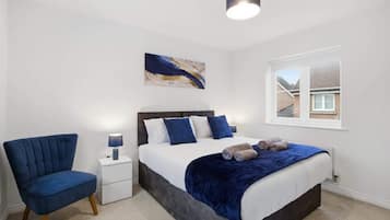 3 bedrooms, desk, iron/ironing board, free WiFi