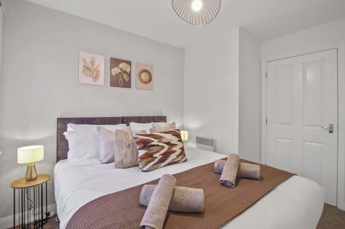 2 bedrooms, desk, iron/ironing board, free WiFi