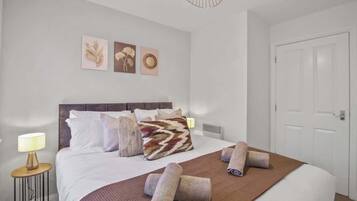 2 bedrooms, desk, iron/ironing board, free WiFi