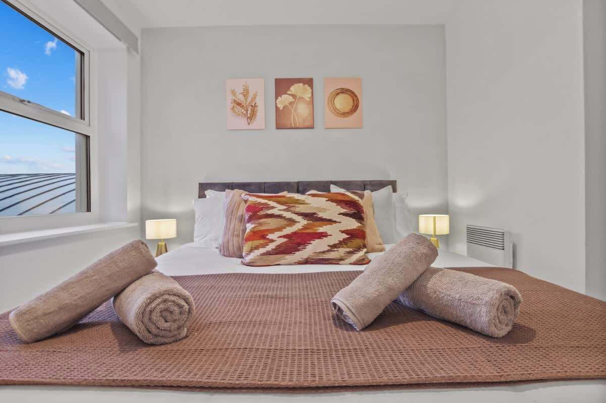2 bedrooms, desk, iron/ironing board, free WiFi