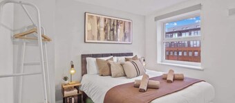 Modern 2 Bed Apartment | Secure Parking | Central