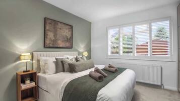 2 bedrooms, iron/ironing board, free WiFi, bed sheets