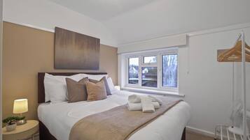 3 bedrooms, iron/ironing board, free WiFi, bed sheets
