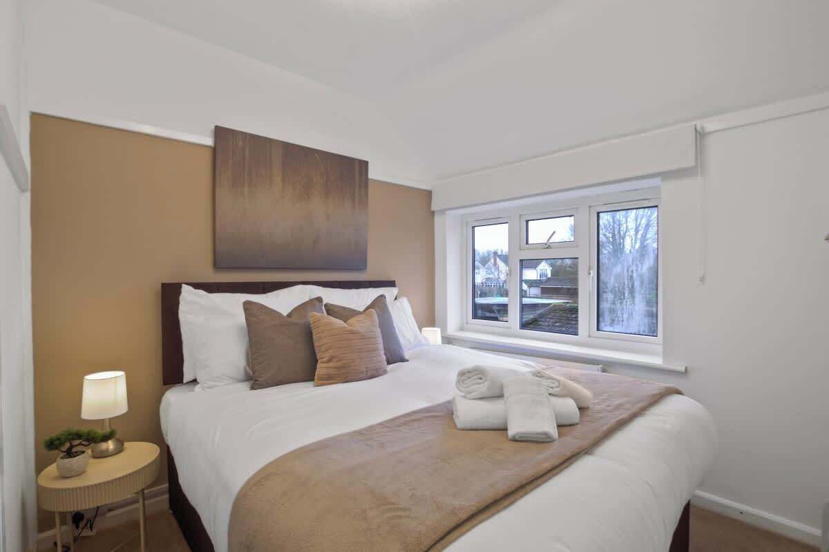 3 bedrooms, desk, iron/ironing board, free WiFi