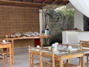 Outdoor dining - POUSADA RECANTO TRANCOSO (Porto Seguro)