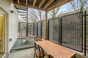 Outdoor dining - The Blanco | Chic 1BR with Private Balcony (Philadelphia)