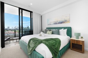 2 bedrooms, iron/ironing board, free WiFi, bed sheets - Southport 2BR Retreat | Rooftop Infinity Pool (Southport)