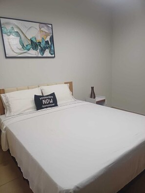 4 bedrooms, iron/ironing board, free WiFi, bed sheets - Spacious 4-bedroom house near ABCZ-Centro-Rodoviária (Uberaba)
