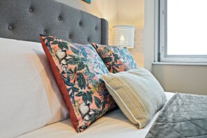 2 bedrooms, iron/ironing board, Internet, bed sheets - Brighton's Beachfront Gem! | The Lanes | Sleeps 6 (Brighton and Hove)