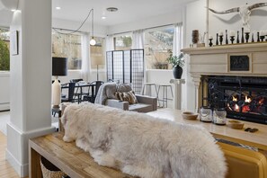 TV, fireplace, books - Vail View condo w/hot tub - near Village (Vail)