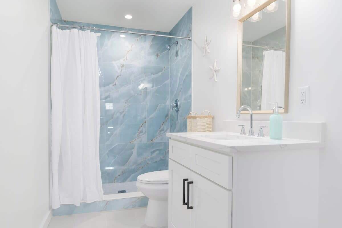 Shower, hair dryer, towels, shampoo