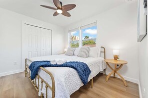 1 bedroom, travel cot, WiFi, bed sheets - Beachside Bliss I 1 bedroom + loft I Oceanviews (Jacksonville Beach)