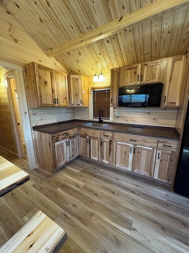 New Cabins in Virgin, Utah. Sleeps 6! Minutes from Zion National Park