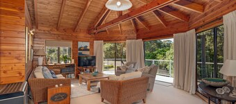 Hosts on the Coast Peaceful on Purangi