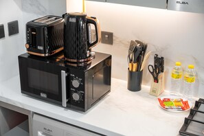 House - Free Housekeeping Visits During Your Stay - Stayshort - Contemporary Studio Retreat in Meydan for 2 (Dubai)