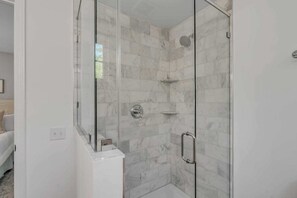 Shower, hair dryer, shampoo - Cozy, Historical Home, 150ft. to King St! (Charleston)
