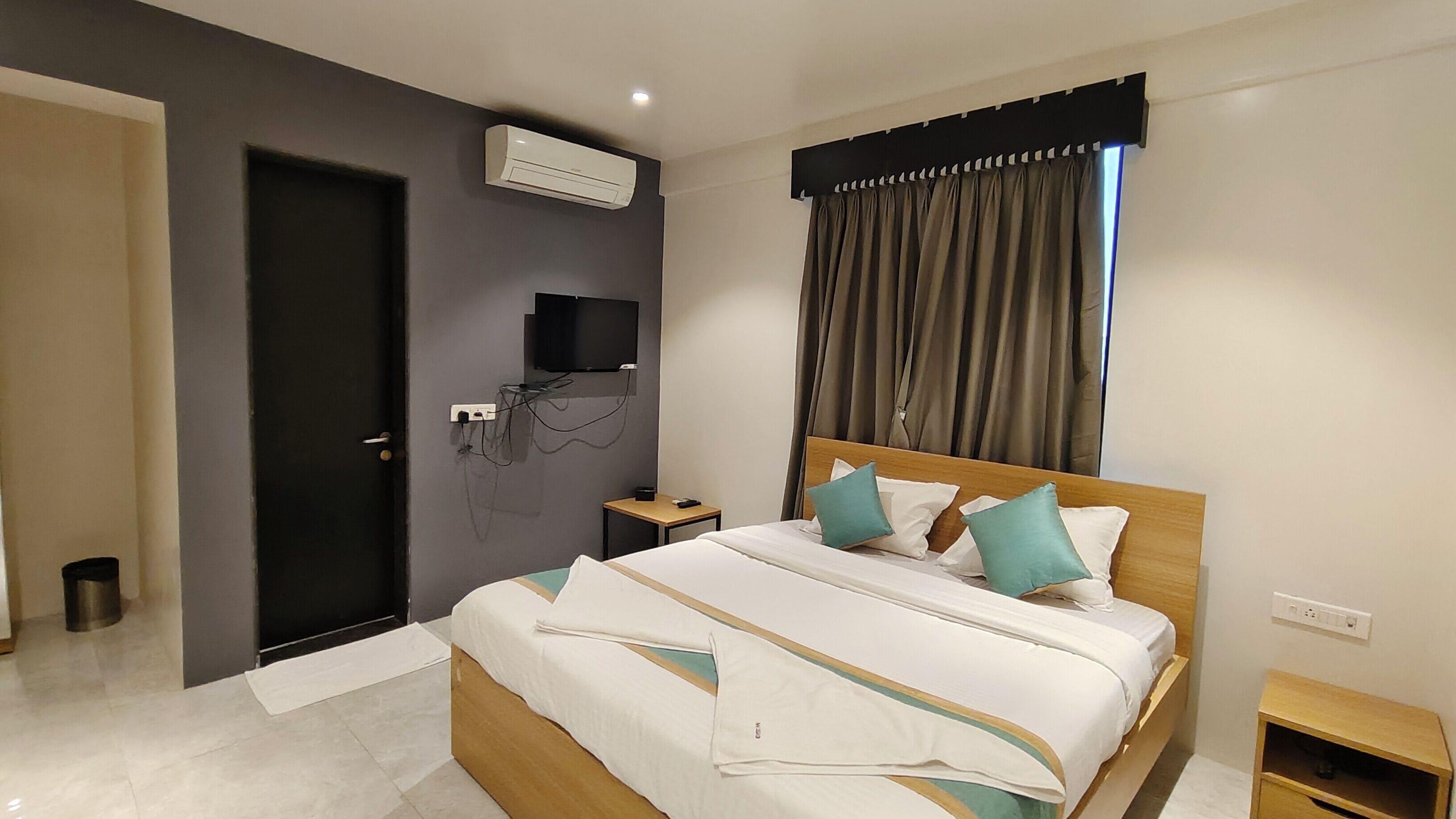 Deluxe Double Room, City View | Free WiFi