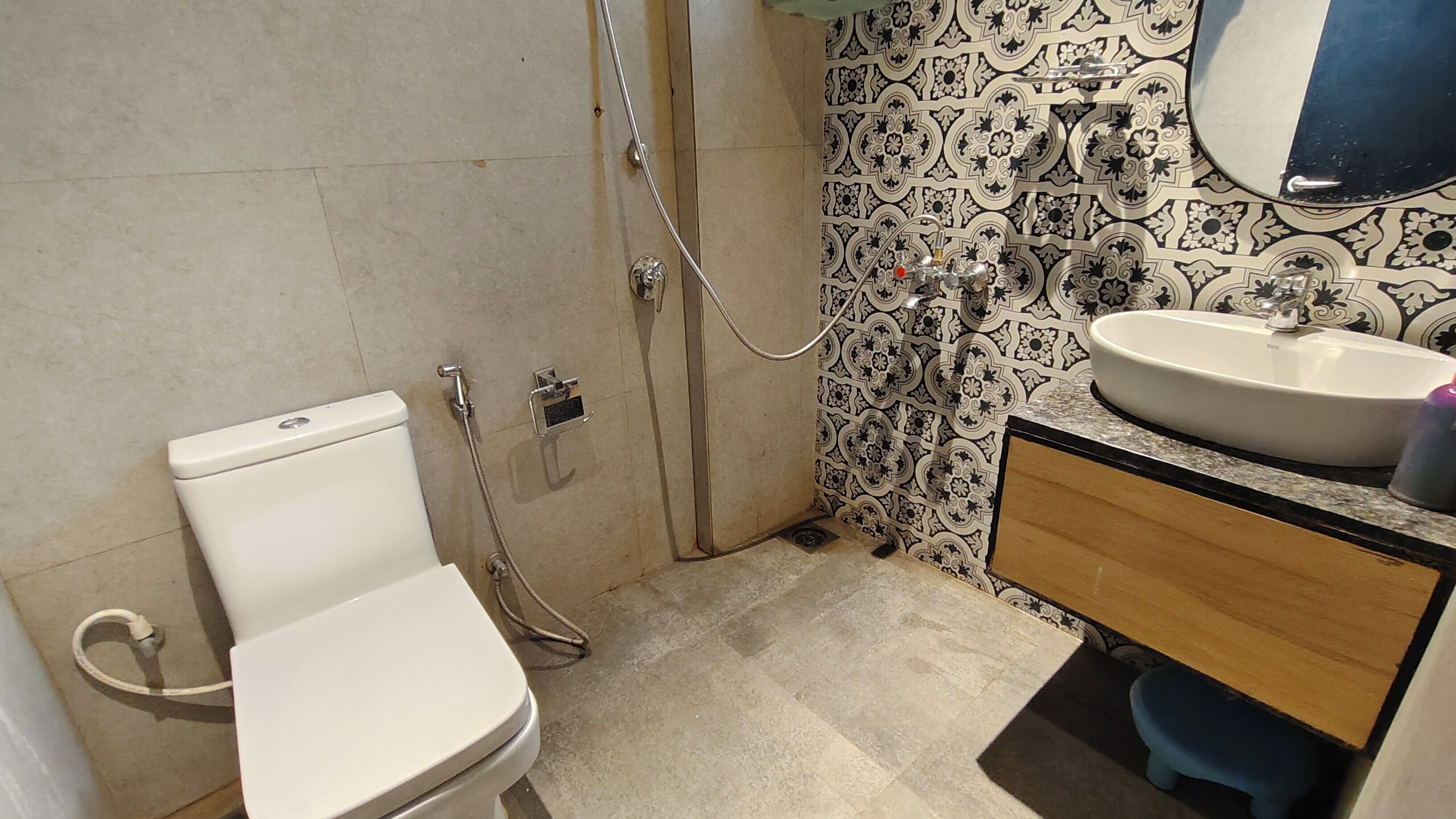 Standard Double Room | Bathroom | Shower, towels, soap, shampoo