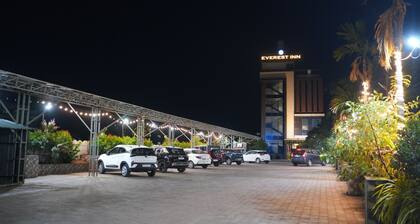 Everest Inn Chakan