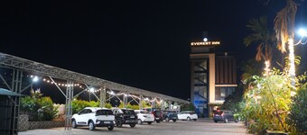 Everest Inn Chakan