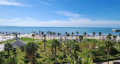 Seaview apartment with living room, 2 bedrooms, panoramic balcony and terrace