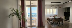 Dining - Seaview apartment with living room, 2 bedrooms, panoramic balcony and terrace (Durrës)