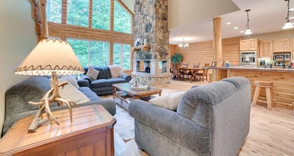 Family Cabin w Fire Pit Near Schuss Mtn
