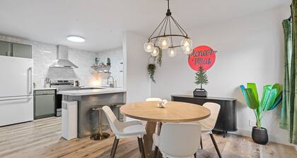 Perfectly located Home w/ Spa & Mini Golf