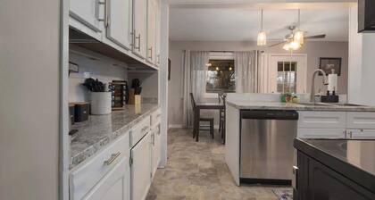 2BR Close to Attractions_No Stairs_World Cup Ready