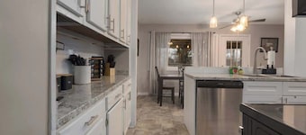 2BR Close to Attractions_No Stairs_World Cup Ready