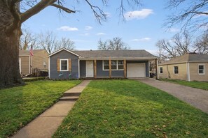Exterior - 2BR Close to Attractions_No Stairs_World Cup Ready (Kansas City)