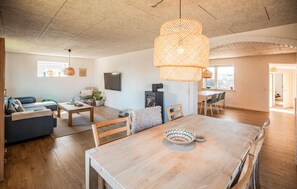 Dining - Lovely home in Thyborøn with WiFi (Thyborøn)