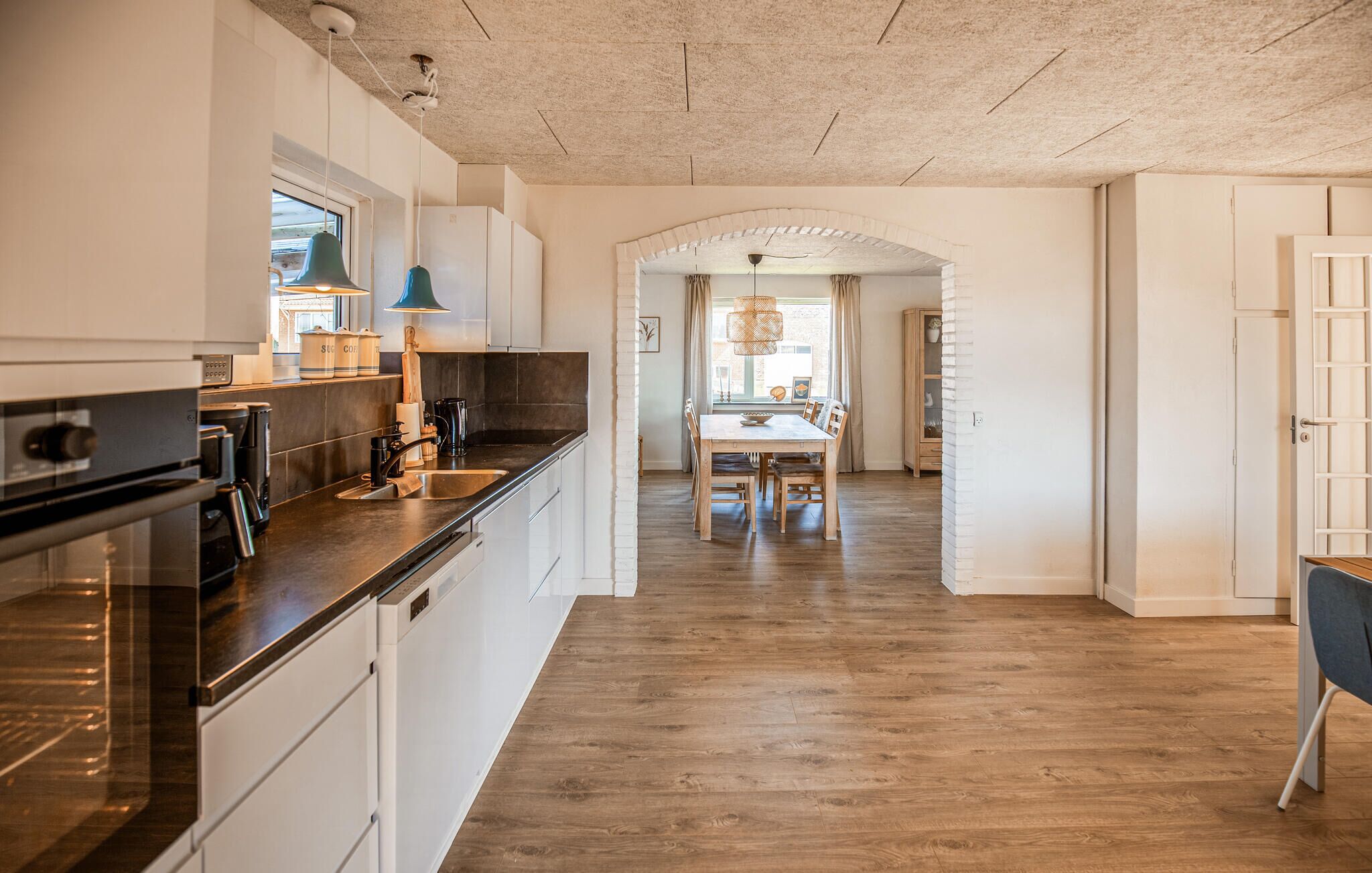 Kühlschrank, Mikrowelle, Herdplatte, Geschirrspüler