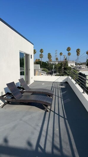 Terrace/patio - Urban Pulse:4b4b 15 min to Sofi Stadium, DTLA, LAX and the Beach (Culver City)
