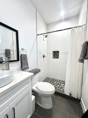 Hair dryer, towels, soap, toilet paper - Urban Pulse:4b4b 15 min to Sofi Stadium, DTLA, LAX and the Beach (Culver City)